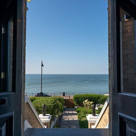 Stylish Beachfront Apartment, Sweeping Ocean Views And Luxury Touches Херн-Бей Экстерьер фото