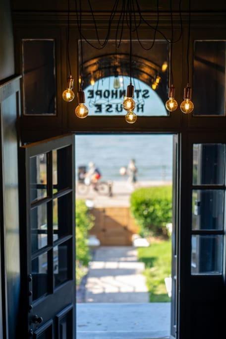 Stylish Beachfront Apartment, Sweeping Ocean Views And Luxury Touches Херн-Бей Экстерьер фото